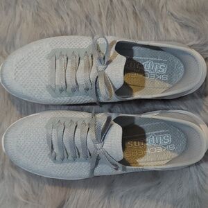 Gray Skechers sneakers air cooled memory foam Size 8 New with out tags.